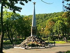 Памятник "Воинам Советской Армии - освободителям курильских островов в 1945 г."