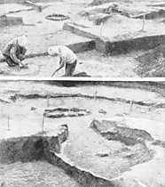 Раскопки палеолитического жилища в VI слое стоянки Ушки-I: а) – вид на очаг со стороны входа в жилище; б) – общий вид жилища. 
